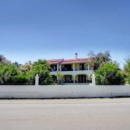 Отель La Casa De Dalia Лефкими Экстерьер фото