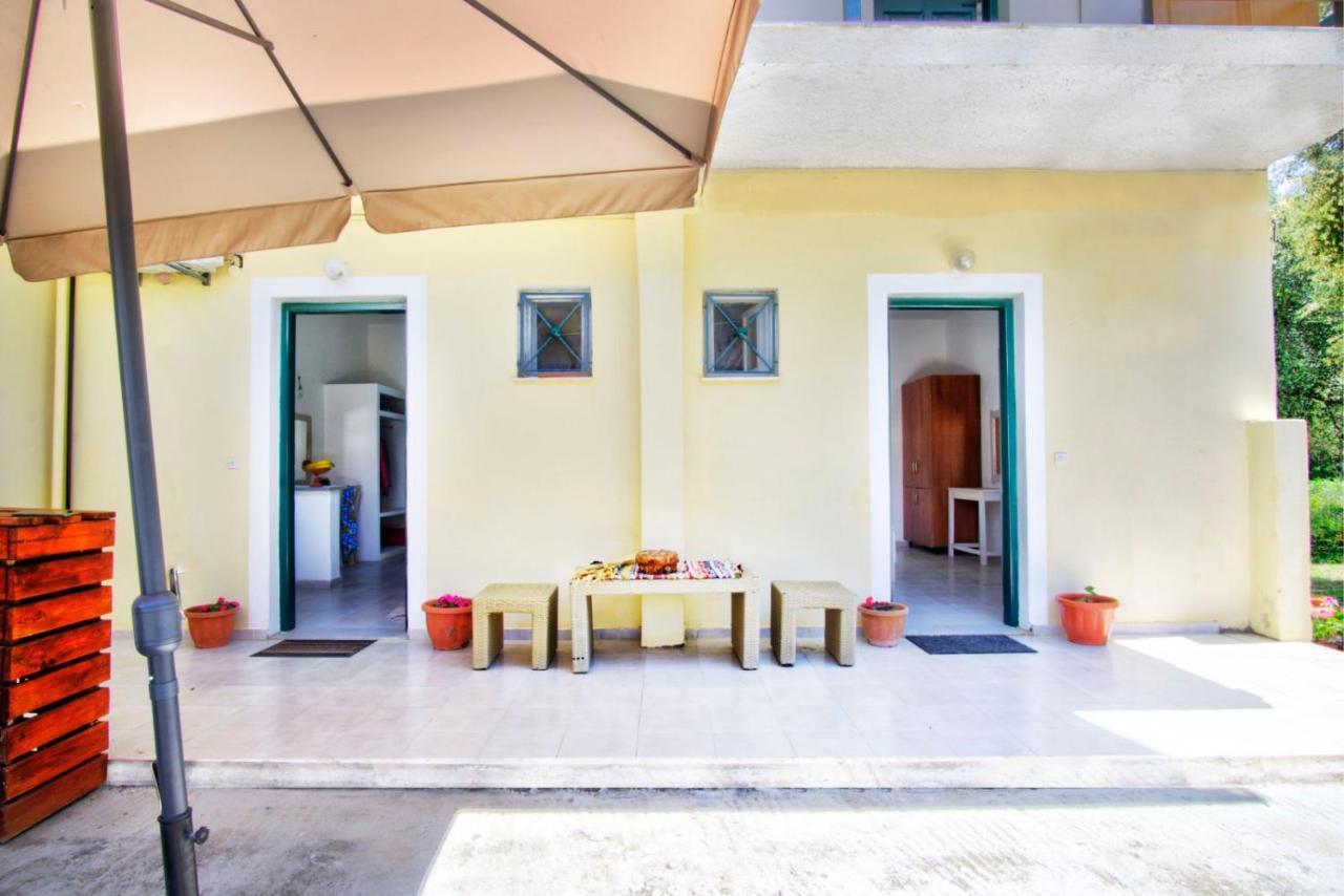 Отель La Casa De Dalia Лефкими Экстерьер фото