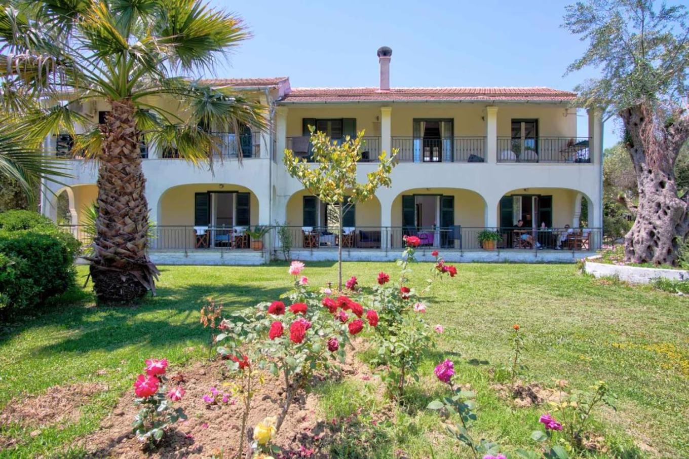 Отель La Casa De Dalia Лефкими Экстерьер фото